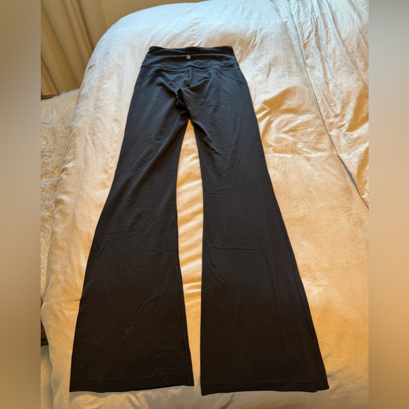 Lululemon Groove Nulu Super-High-Rise Flared Pant - Size 6 - Picture 5 of 9